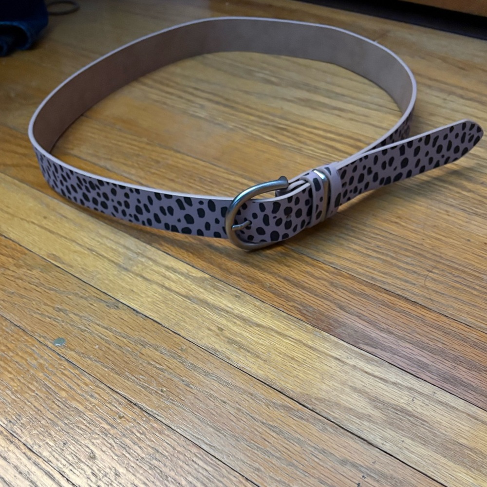 Universal thread leopard belt